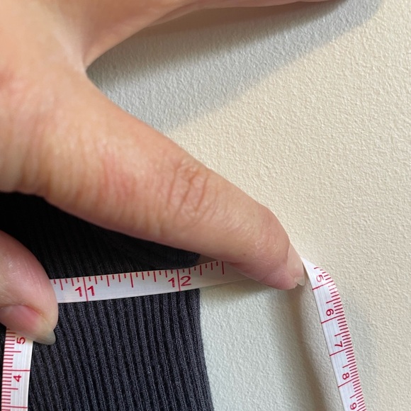 C’EST MOI-BAMBOO RIB SLEEVELESS MOCK NECK ТОР - os - Picture 5 of 6